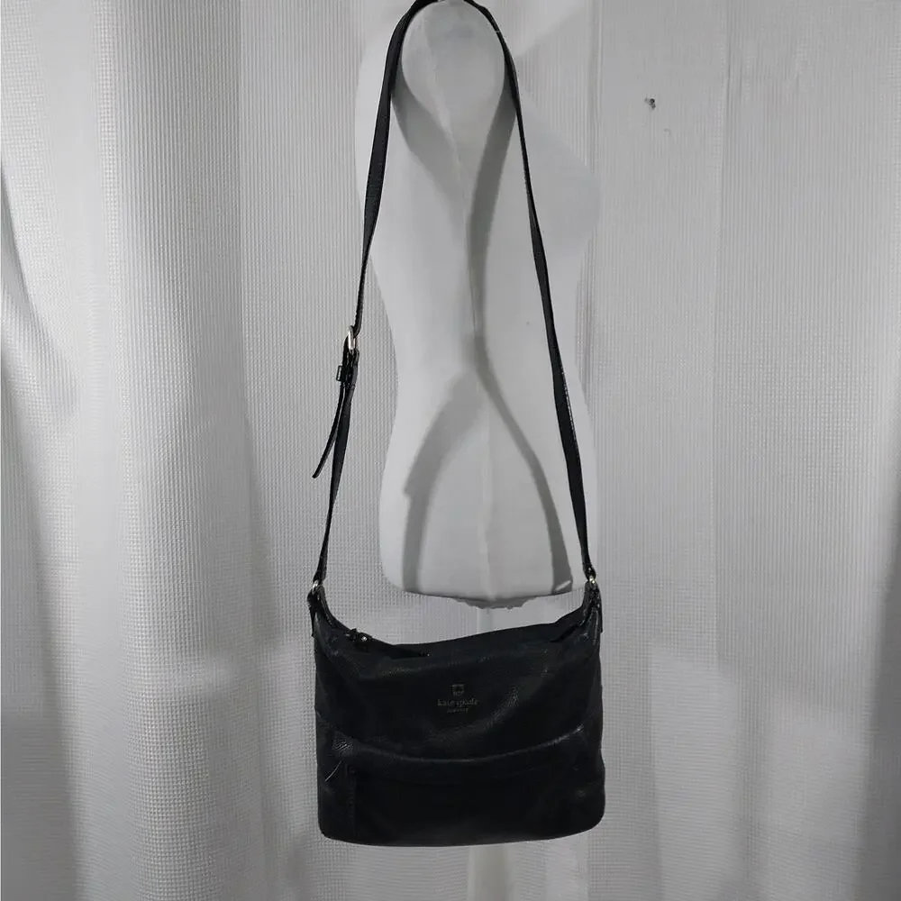KATE SPADE! BLACK PEBBLED GENUINE LEATHER LOGO FRONT CROSSBODY, SHOULDER BAG!
